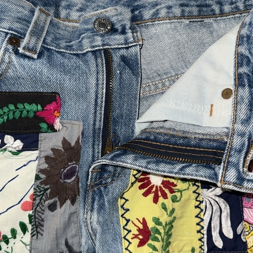 Urban Renewal Boho Floral Patch Upcycled Denim Levi’s Distressed Jean Shorts NWT